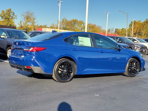 Used 2026 Toyota Camry SE image 5