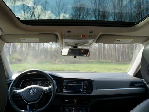 Used 2021 Volkswagen Jetta SE FWD image 18