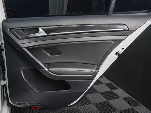 Used 2018 Volkswagen Golf R 4-Door image 49