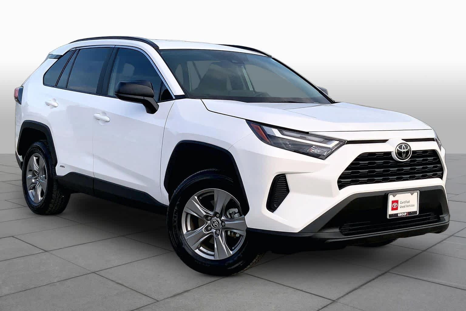Used 2025 Toyota RAV4 LE AWD/4WD image 3