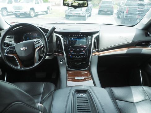 Used 2020 Cadillac Escalade Premium Luxury AWD/4WD image 17