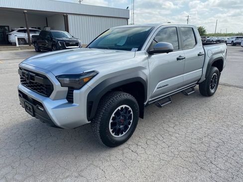 Used 2024 Toyota Tacoma TRD Off-Road w/ TRD Off Road Premium Package AWD/4WD image 2