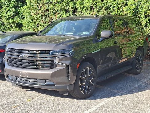 Used 2021 Chevrolet Suburban RST w/ Max Trailering Package AWD/4WD image 3
