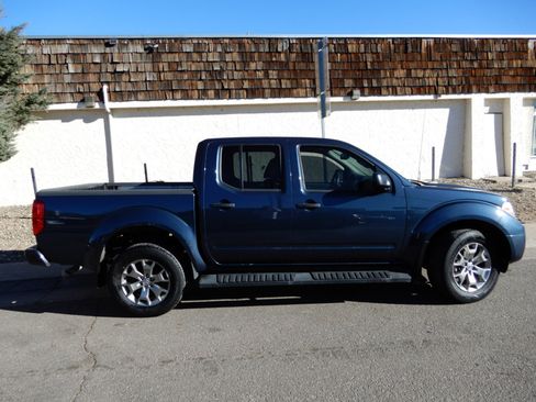 Used 2021 Nissan Frontier SV image 4