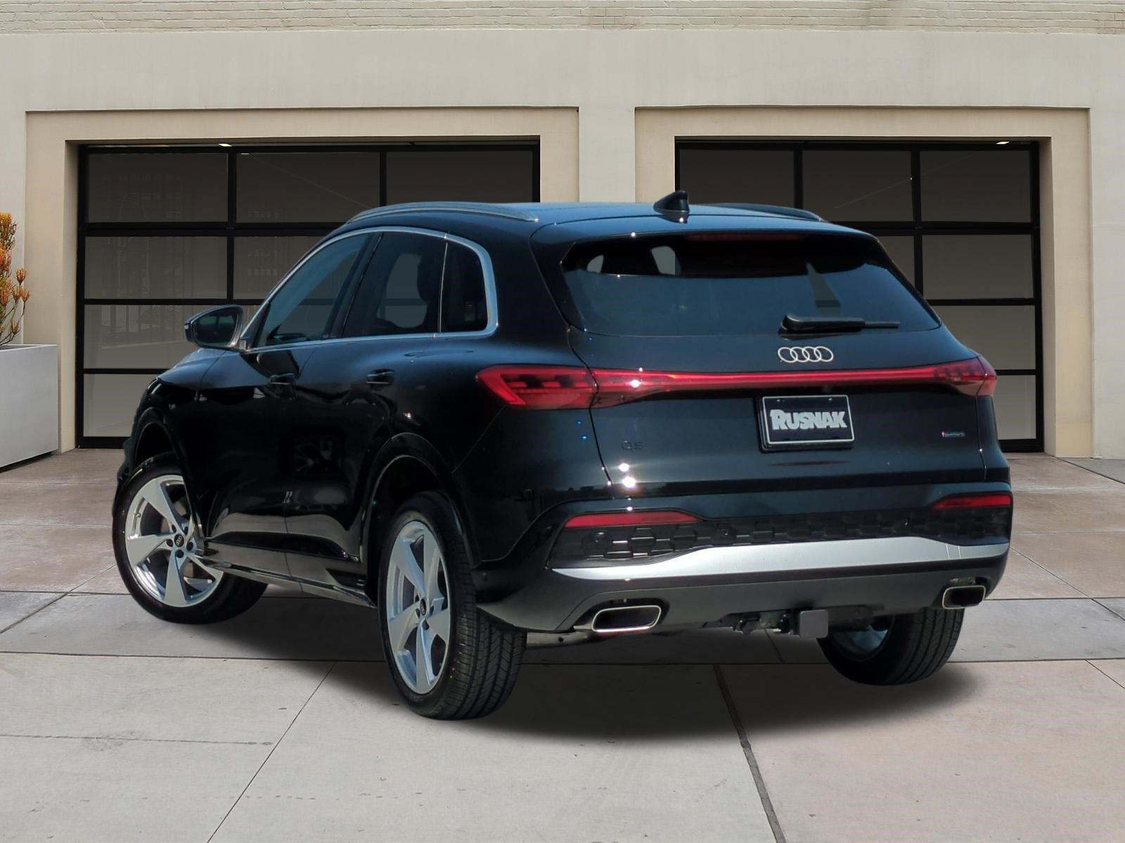 Used 2025 Audi Q5 Premium AWD/4WD image 2