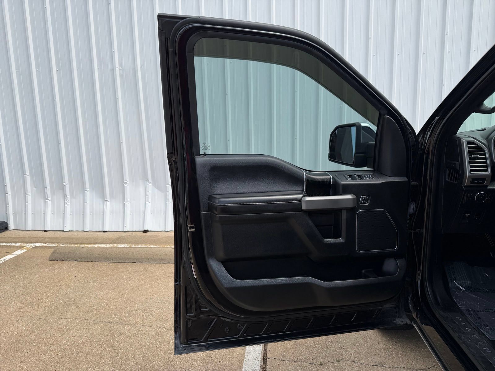 Used 2019 Ford F150 Platinum w/ Equipment Group 701A Luxury AWD/4WD image 20