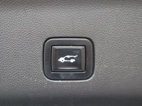 Used 2021 Chevrolet Tahoe Z71 AWD/4WD image 32