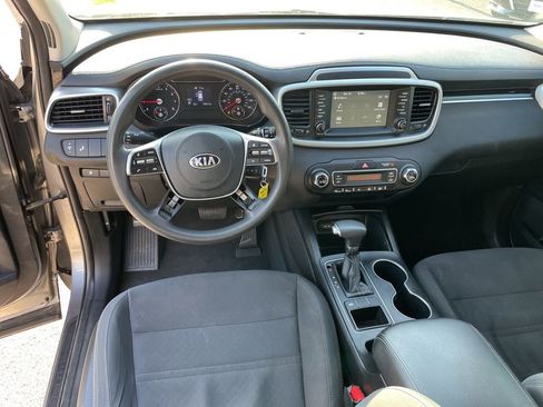 Used 2019 Kia Sorento LX image 24