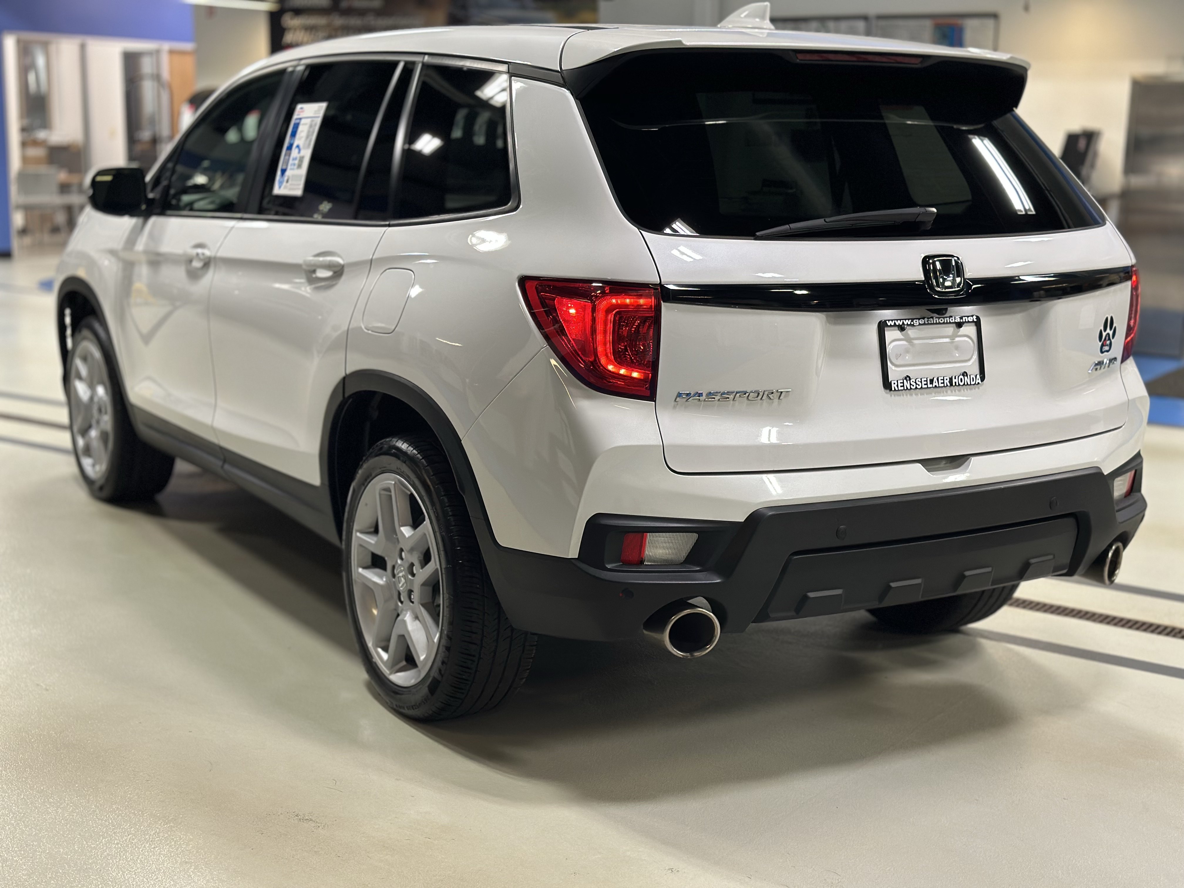 Used 2024 Honda Passport EX-L image 8