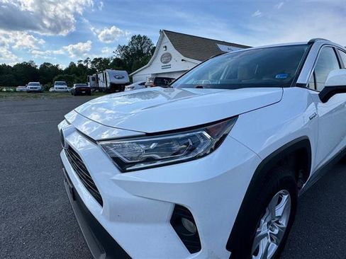 Used 2021 Toyota RAV4 XLE AWD/4WD image 9