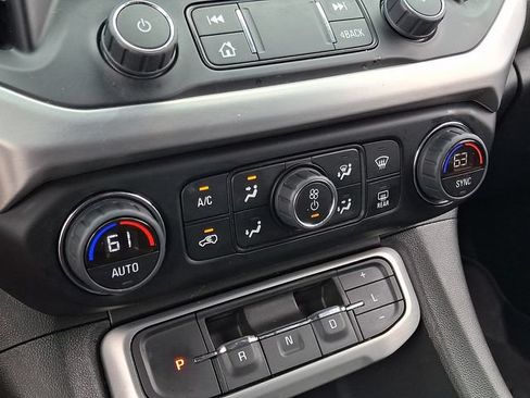 Certified 2023 GMC Acadia SLT AWD/4WD image 16