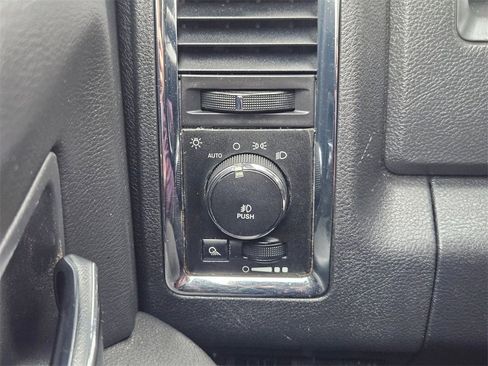 Used 2011 RAM 2500 Laramie w/ Protection Group image 20