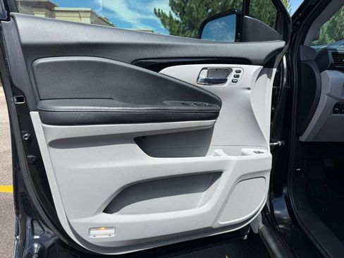 Used 2017 Honda Pilot Touring image 13