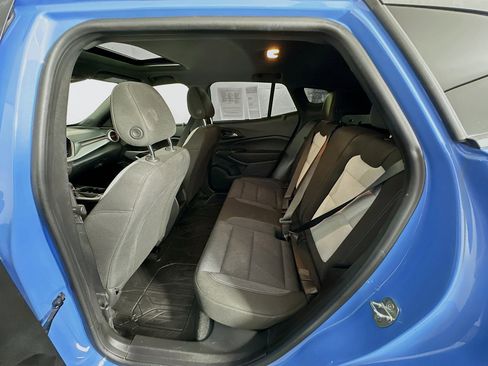 Used 2024 Chevrolet Trax RS w/ Sunroof Package image 27