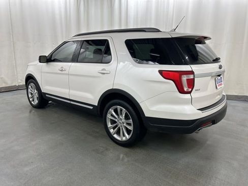 Used 2018 Ford Explorer XLT w/ Equipment Group 202A image 4