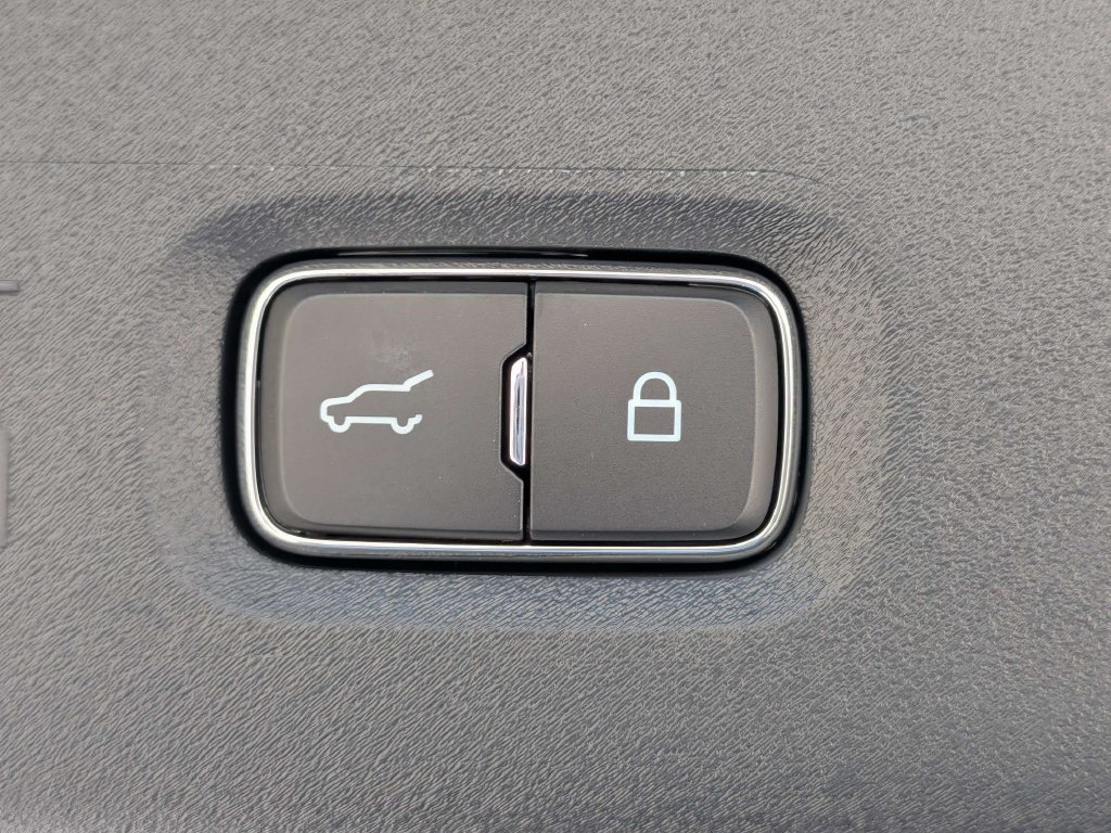 Used 2025 Ford Expedition Active AWD/4WD image 16
