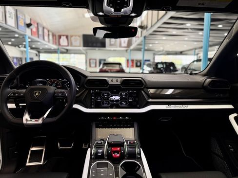Used 2025 Lamborghini Urus SE image 8
