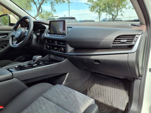 Used 2023 Nissan Rogue SV FWD image 10