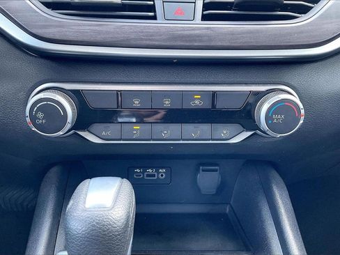 Used 2025 Nissan Altima 2.5 SV image 30