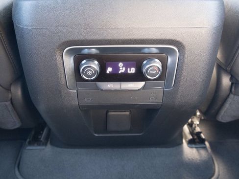 Used 2025 Chevrolet Suburban Z71 AWD/4WD image 18