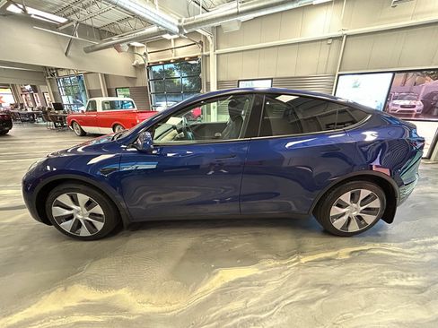 Used 2021 Tesla Model Y Long Range AWD/4WD image 34