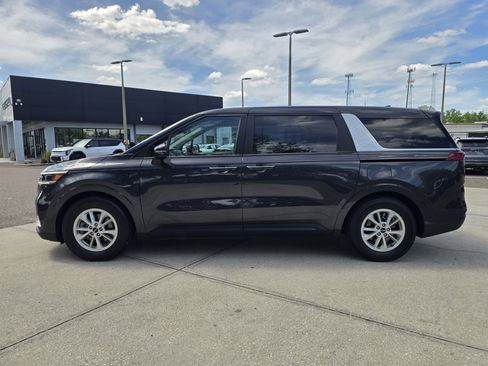 Used 2024 Kia Carnival LX image 5