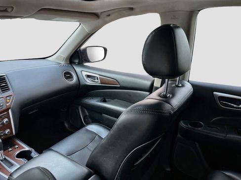 Used 2020 Nissan Pathfinder Platinum FWD image 24