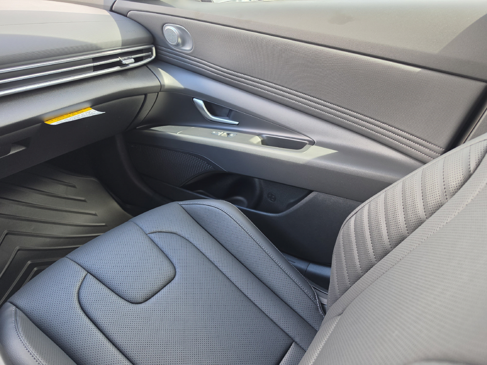 New 2026 Hyundai Elantra Limited FWD image 21