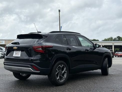 Used 2024 Chevrolet Trax LT FWD image 7