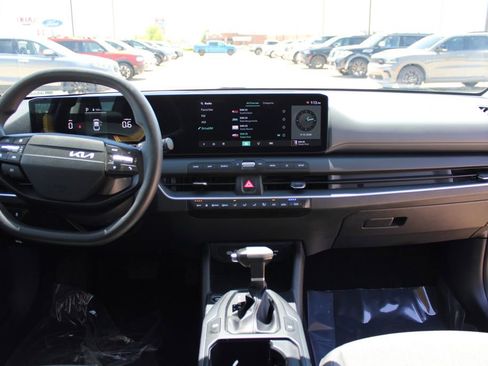 Used 2025 Kia K4 FWD image 36