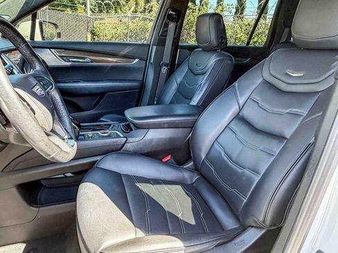 Used 2023 Cadillac XT6 Premium Luxury w/ Platinum Package AWD/4WD image 7