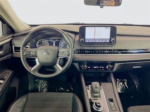 Used 2022 Mitsubishi Outlander SE image 22