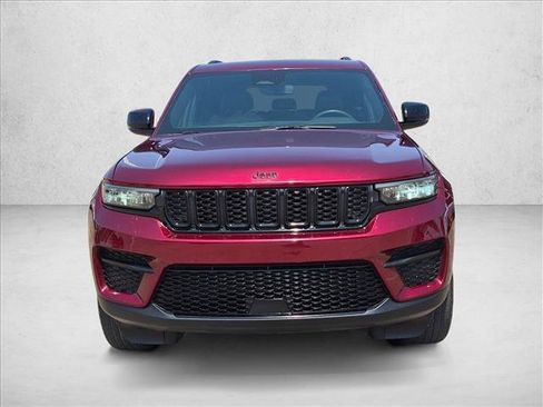 Used 2024 Jeep Grand Cherokee Altitude AWD/4WD image 2