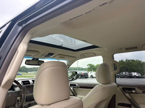 Used 2017 Lexus GX 460 Premium w/ Premium Package AWD/4WD image 26