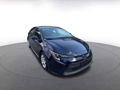Used 2025 Toyota Corolla LE FWD image 8