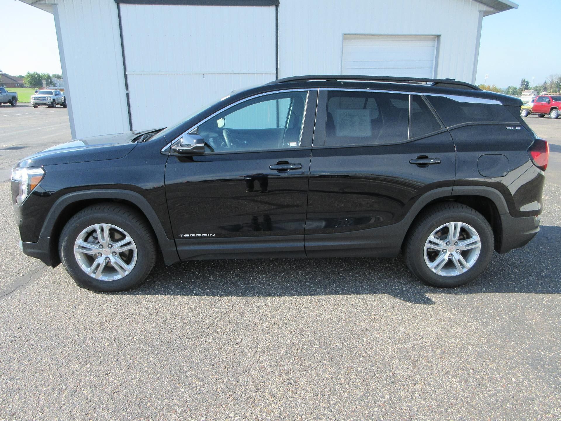 Certified 2022 GMC Terrain SLE w/ Driver Convenience Package AWD/4WD image 9