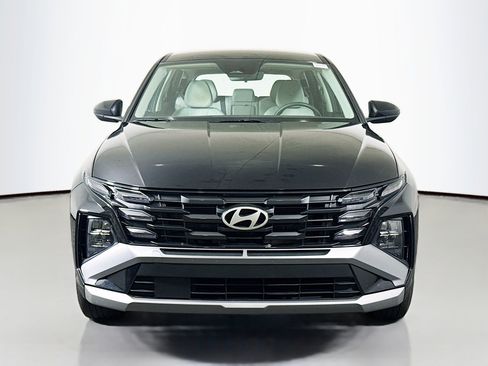 Used 2025 Hyundai Tucson SE image 2