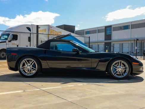 Used 2005 Chevrolet Corvette Convertible w/ Preferred Equipment Group RWD image 18