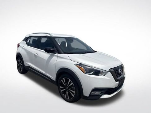 Used 2020 Nissan Kicks SR w/ SR Premium Package FWD image 7
