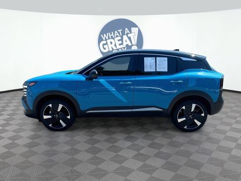 Used 2025 Nissan Kicks SR FWD image 9