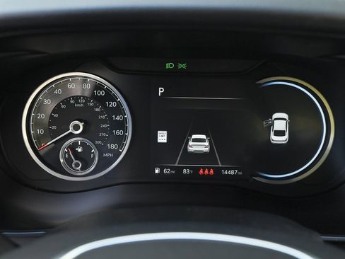 Used 2025 Genesis G70 2.5T image 18