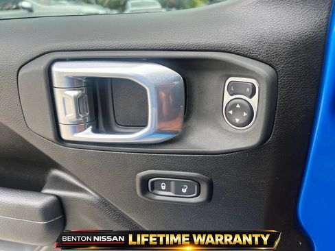 Used 2024 Jeep Wrangler Unlimited Rubicon w/ Convenience Group AWD/4WD image 13