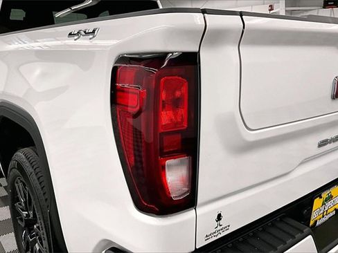 Used 2022 GMC Sierra 1500 Elevation image 30