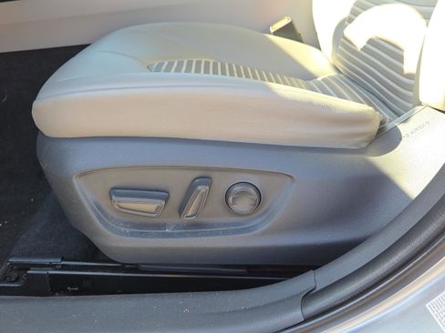 Used 2019 Toyota Camry SE FWD image 16