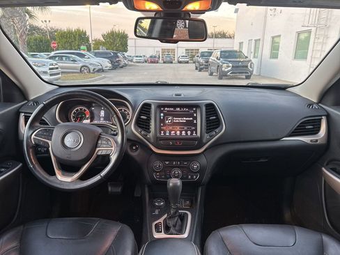 Used 2018 Jeep Cherokee Limited image 10