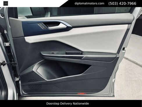Used 2022 Volkswagen Taos SE w/ Panoramic Sunroof Package FWD image 26