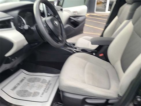 Used 2020 Toyota Corolla LE image 12