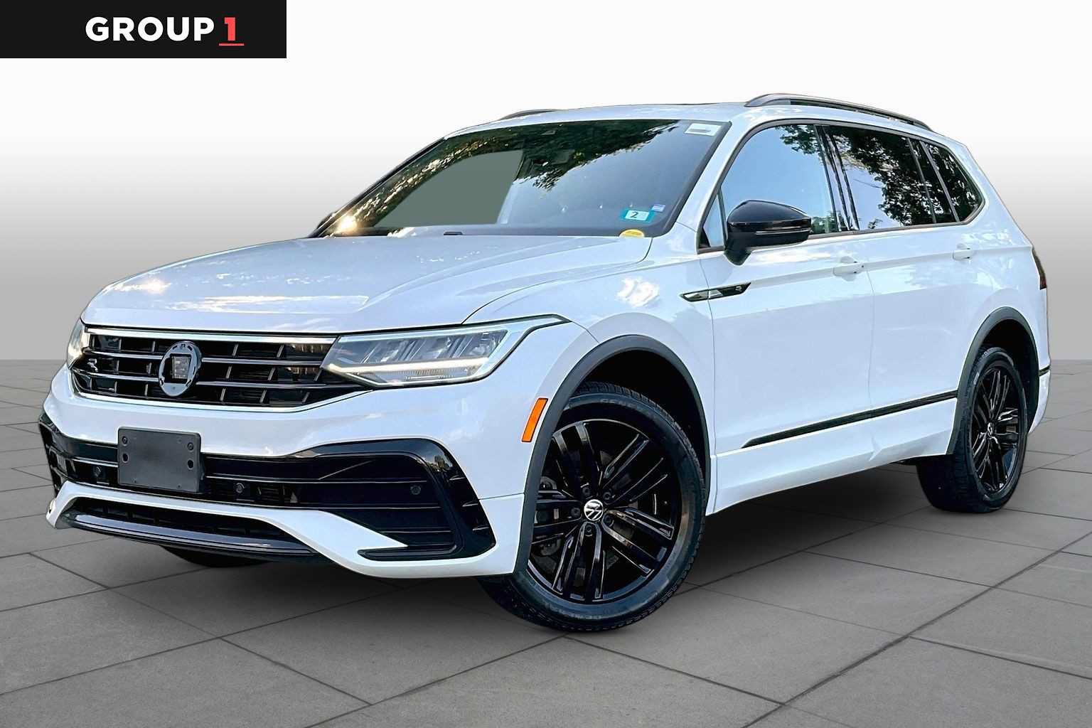 Used 2022 Volkswagen Tiguan SE R-Line AWD/4WD image 1