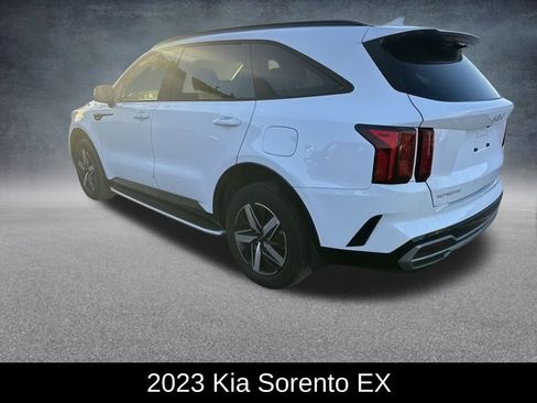 Used 2023 Kia Sorento EX image 3