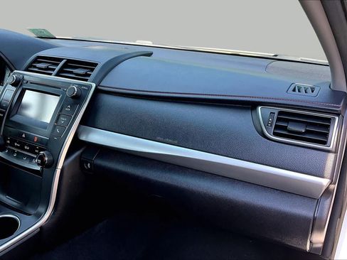 Certified 2017 Toyota Camry SE FWD image 17